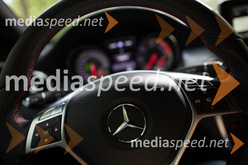 Mercedes-Benz GLA 220 CDI 4Matic, volan je primerne debelineMercedes-Benz GLA 220 CDI 4Matic, mediaspeed test