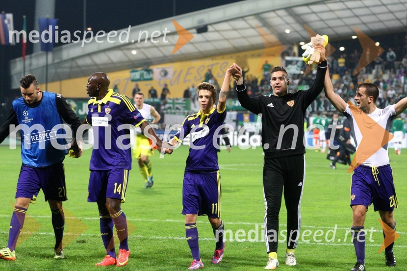  Amir Dervišević, nogometaš, NK Maribor;  Jean Philippe Mendy, nogometaš, NK Maribor;  Luka Zahovič, nogometaš NK Maribor;  Aljaž Cotman, vratar, NK Maribor;  Mitja Viler, nogometaš, NK MariborNK Maribor : Sporting FC, prva tekma Lige prvakov