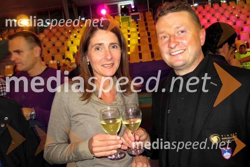  Branka  Košir, soproga;  Danilo Steyer, Hiša dišečega traminca SteyerNK Maribor : Sporting FC, prva tekma Lige prvakov