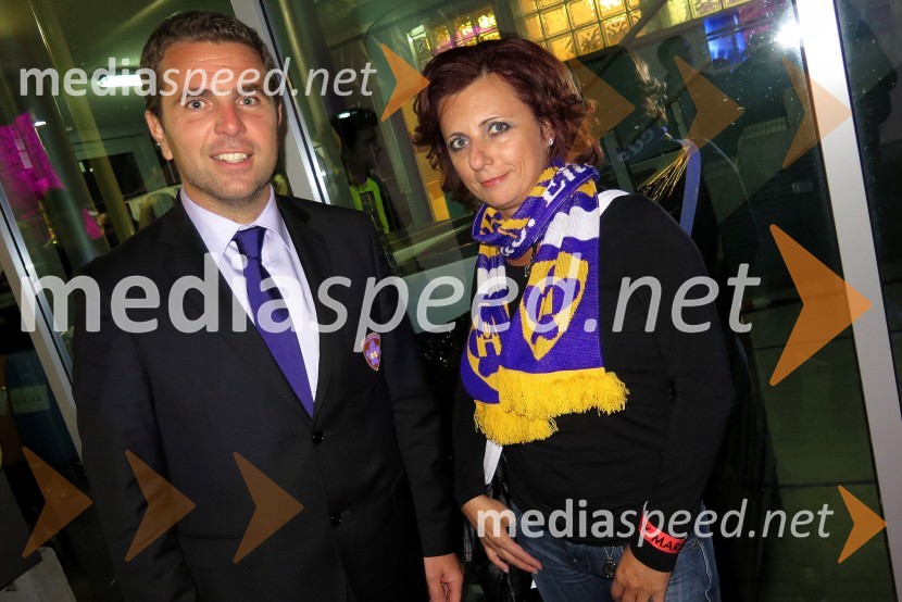  Tomaž Jontes,  strateg kabineta uprave, Telekom Slovenije d.d.;  Sabina Podkrižnik, direktorica področja trženja Pošta SlovenijeNK Maribor : Sporting FC, prva tekma Lige prvakov