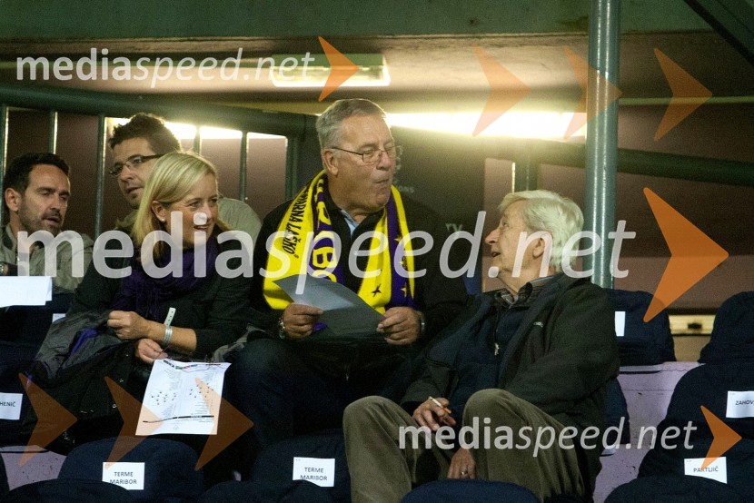  Bojana Razdevšek;  Milan Razdevšek, nekdanji direktor Zavoda za turizem Maribor;  Rudi  Turk, dr. med. in nekdanji predsednik NK MariborNK Maribor : Sporting FC, prva tekma Lige prvakov