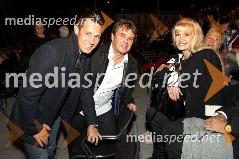  Marko Vozelj, pevec;  Matjaž Vlašič, glasbenik;  Helena Blagne, pevkaCvetje v jeseni, premiera muzikala