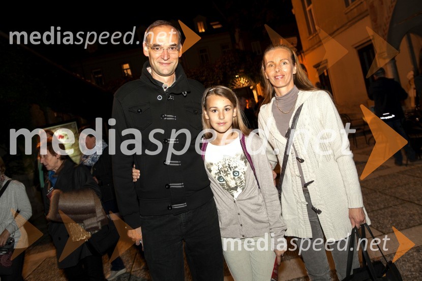  Aleksander Salkič, vodja službe za odnose z javnostmi Petrol;  ... ;  Mojca SalkičCvetje v jeseni, premiera muzikala