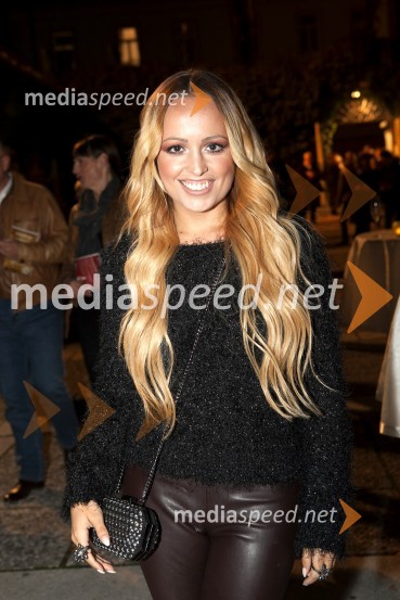  Nina Šušnjara, modna oblikovalkaCvetje v jeseni, premiera muzikala