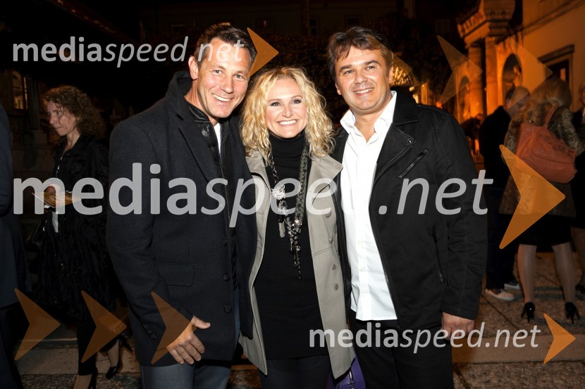  Marko Vozelj, pevec;  Nuša Derenda, pevka;  Matjaž Vlašič, glasbenikCvetje v jeseni, premiera muzikala