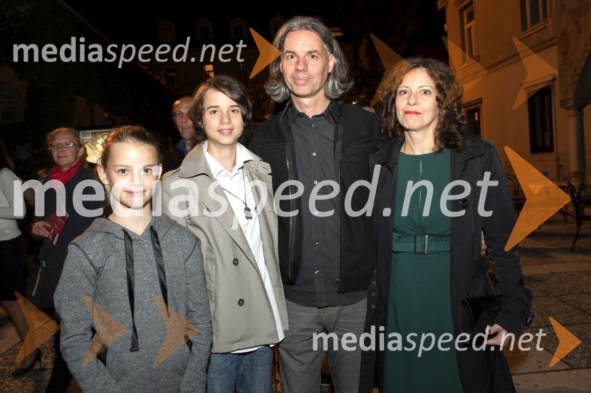  ... ;  ... ;  Vojko  Anzeljc, režiser;  ... Cvetje v jeseni, premiera muzikala