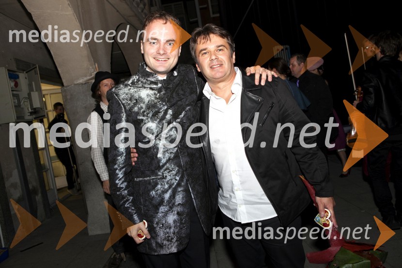  Simon Dvoršak, dirigent;  Matjaž Vlašič, glasbenikCvetje v jeseni, premiera muzikala