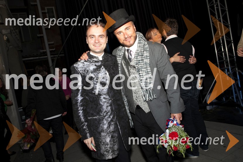  Simon Dvoršak, dirigent;  Matjaž Robavs, pevecCvetje v jeseni, premiera muzikala