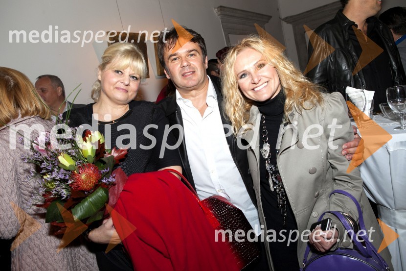  Urša Vlašič, glasbenica;  Matjaž Vlašič, glasbenik;  Nuša Derenda, pevkaCvetje v jeseni, premiera muzikala