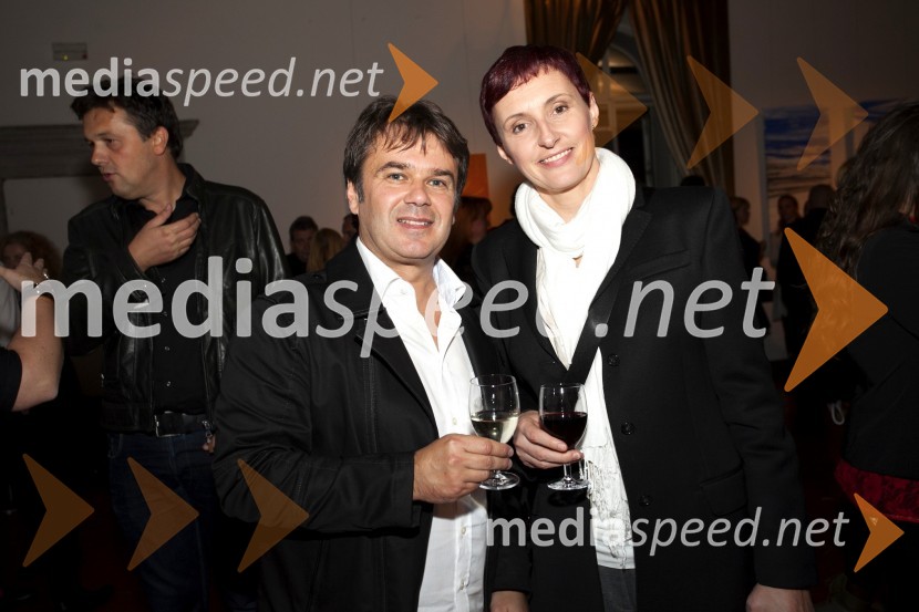  Matjaž Vlašič, glasbenik;  Lucija  Ćirović, stand up komičarkaCvetje v jeseni, premiera muzikala