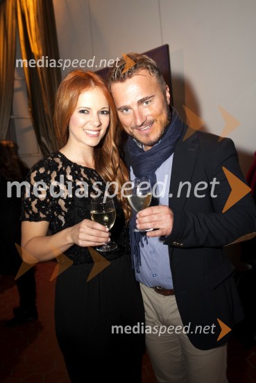  Nina Pušlar, pevka;  Matjaž Robavs, pevecCvetje v jeseni, premiera muzikala