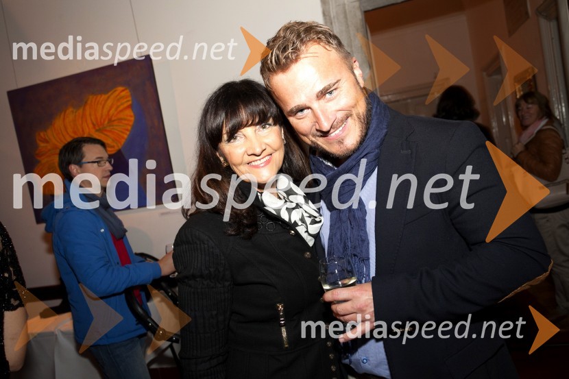 prof. dr. Metka Zorc;  Matjaž Robavs, pevecCvetje v jeseni, premiera muzikala