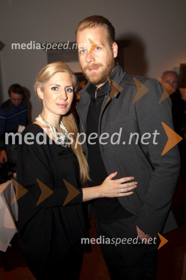  Željka Predojević, sopranistka;  Boštjan Korošec, pevecCvetje v jeseni, premiera muzikala