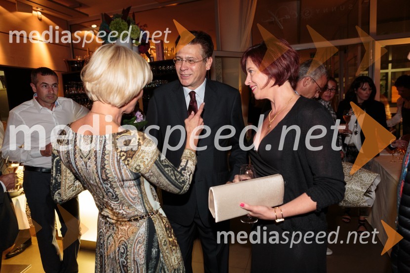  Sonja Poljanšek Škrabec, lastnica Welness centra Sunny; dr. István  Szent-Iványi, madžarski veleposlanik;  Bernadette Thomas, madžarska ambasadaSunny Studio z Nežko Poljanšek novim izzivom naproti