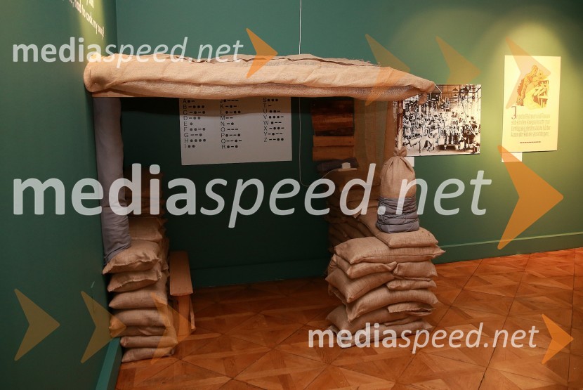 Otvoritev razstave Oblaki so rdečiOblaki so rdeči, otvoritev razstave