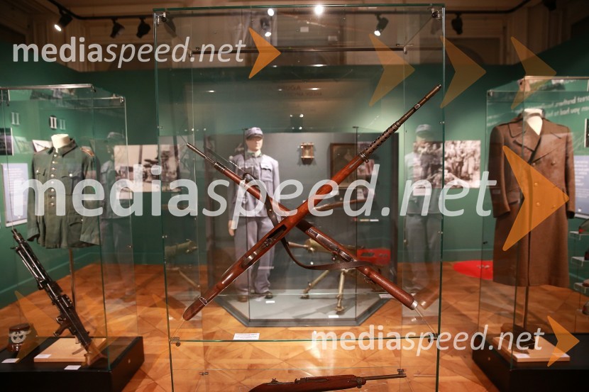 Otvoritev razstave Oblaki so rdečiOblaki so rdeči, otvoritev razstave