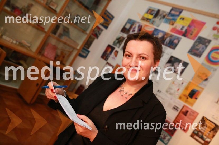  Vesna Danilovič Novak, povezovalka in radijska moderatorkaOblaki so rdeči, otvoritev razstave