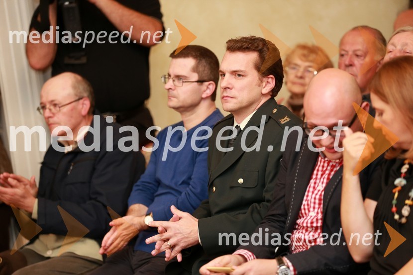  Igor Vodnik;  Mladen Horvat, Vojaški muzej Slovenske vojske; mag. Gregor Kastelic, Vojaški muzej Slovenske vojske;  Gregor Antoličič, Zgodovinski inštitut Milka Kosa ZRC SAZU; dr. Petra Svoljšak, predstojnica, Zgodovinski inštitut Milka Kosa  ZRC SAZUOblaki so rdeči, otvoritev razstave