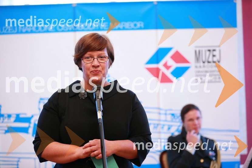 dr. Aleksandra  Berberih Slana, direktorica Muzeja narodne osvoboditve MariborOblaki so rdeči, otvoritev razstave