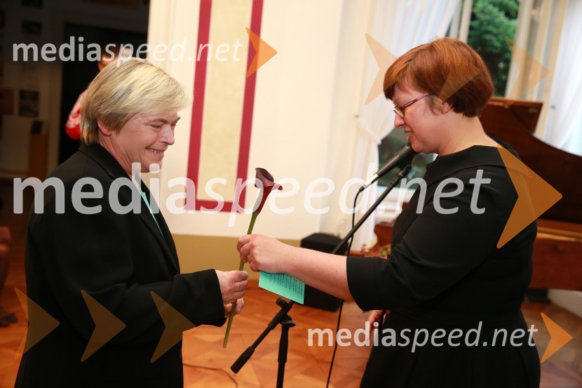  Mira Grašič, muzejska svetovalka, Muzej narodne osvoboditve Maribor; dr. Aleksandra  Berberih Slana, direktorica Muzeja narodne osvoboditve MariborOblaki so rdeči, otvoritev razstave