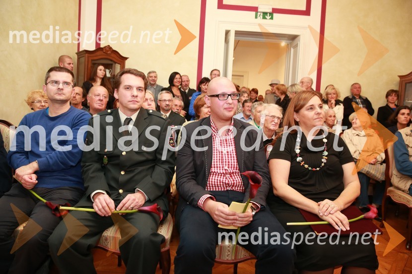  Mladen Horvat, Vojaški muzej Slovenske vojske; mag. Gregor Kastelic, Vojaški muzej Slovenske vojske;  Gregor Antoličič, Zgodovinski inštitut Milka Kosa ZRC SAZU; dr. Petra Svoljšak, predstojnica, Zgodovinski inštitut Milka Kosa  ZRC SAZUOblaki so rdeči, otvoritev razstave