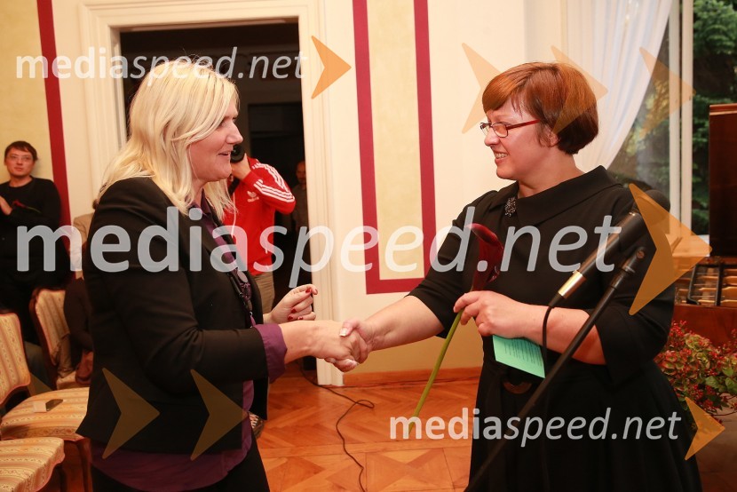  Klementina Osterc, Muzej narodne osvoboditve Maribor; dr. Aleksandra  Berberih Slana, direktorica Muzeja narodne osvoboditve MariborOblaki so rdeči, otvoritev razstave