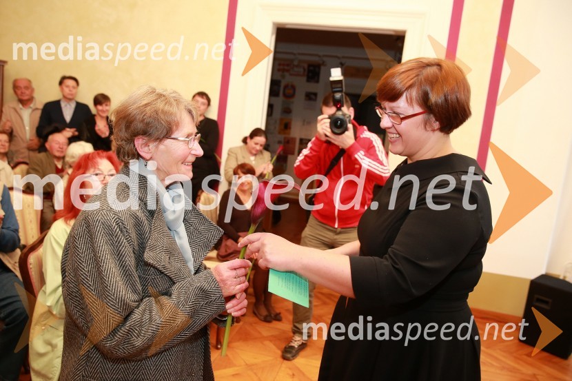  Vlasta Rojnik; dr. Aleksandra  Berberih Slana, direktorica Muzeja narodne osvoboditve MariborOblaki so rdeči, otvoritev razstave