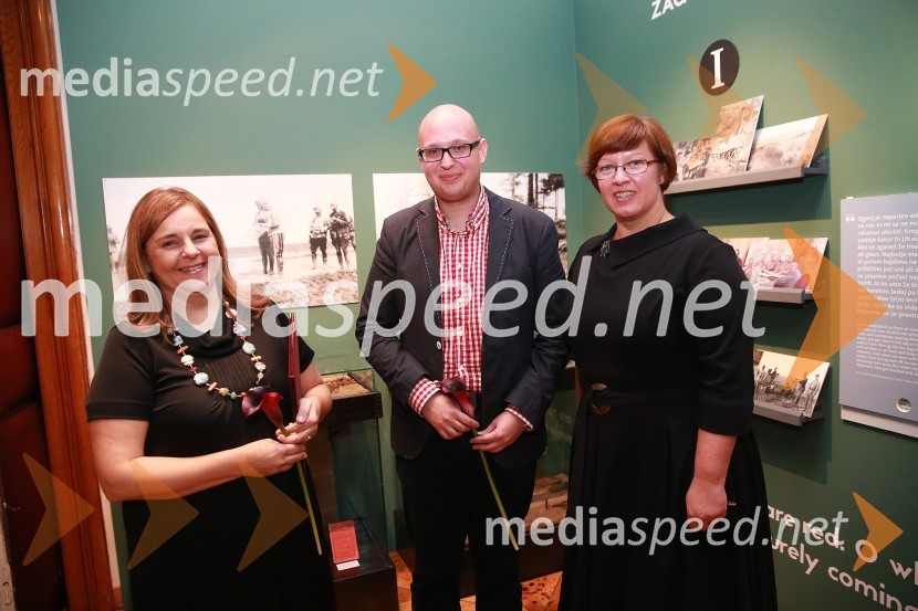 dr. Petra Svoljšak, predstojnica, Zgodovinski inštitut Milka Kosa  ZRC SAZU;  Gregor Antoličič, Zgodovinski inštitut Milka Kosa ZRC SAZU; dr. Aleksandra  Berberih Slana, direktorica Muzeja narodne osvoboditve MariborOblaki so rdeči, otvoritev razstave