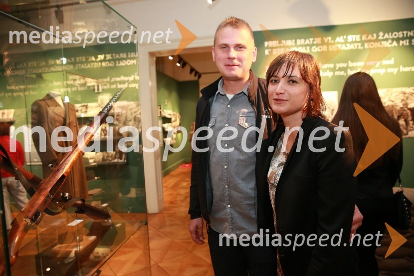  ... ;  Andreja Kaučič, novinarkaOblaki so rdeči, otvoritev razstave