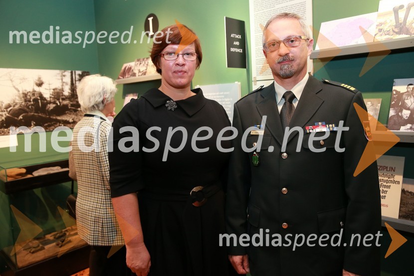 dr. Aleksandra  Berberih Slana, direktorica Muzeja narodne osvoboditve Maribor;  ... Oblaki so rdeči, otvoritev razstave