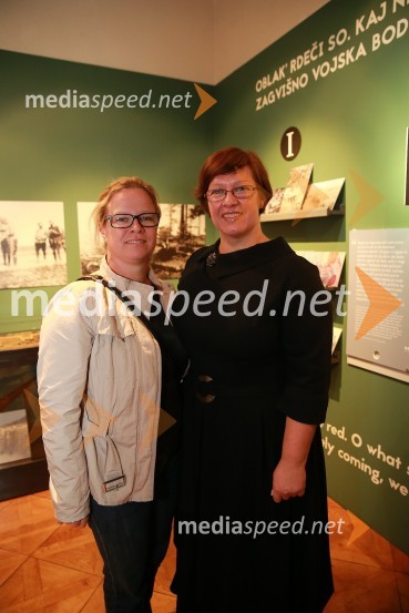  Tanja Cebek; dr. Aleksandra  Berberih Slana, direktorica Muzeja narodne osvoboditve MariborOblaki so rdeči, otvoritev razstave