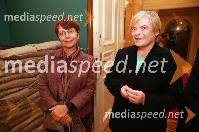  Marjetka Berlič, učiteljica zgodovine in mentorica, OŠ Draga Kobala Maribor;  Mira Grašič, muzejska svetovalka, Muzej narodne osvoboditve MariborOblaki so rdeči, otvoritev razstave