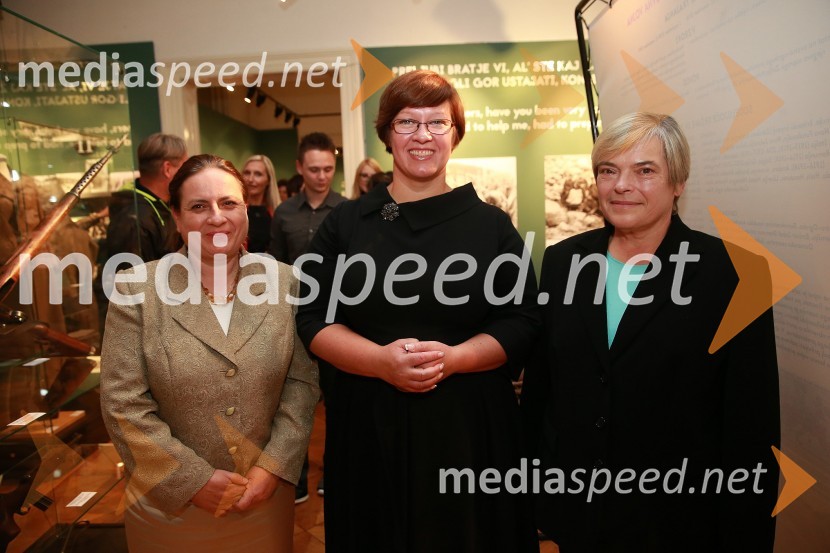 dr. Irena   Mavrič Žižek, muzejska svetovalka, Muzej narodne osvoboditve Maribor; dr. Aleksandra  Berberih Slana, direktorica Muzeja narodne osvoboditve Maribor;  Mira Grašič, muzejska svetovalka, Muzej narodne osvoboditve MariborOblaki so rdeči, otvoritev razstave