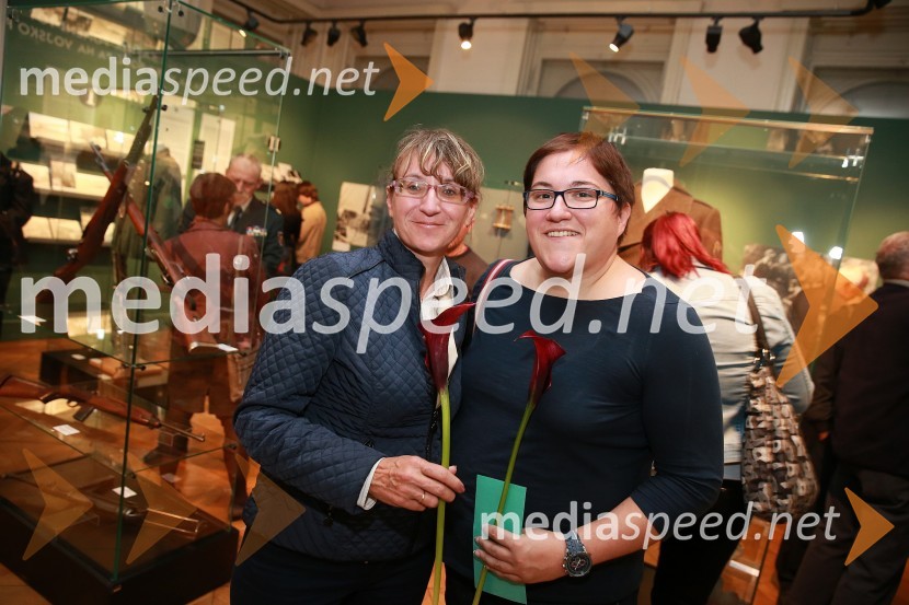  Vesna  Zakeršnik, odvetnica;  Martina Lulić, web designerOblaki so rdeči, otvoritev razstave