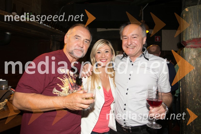  Dragan  Bulič, glasbeni urednik;  Kaly Kolonič, piarovka;  Rajko Djordjevič, direktor VTVAndrej Šifrer, promocija novega albuma Srce in razum
