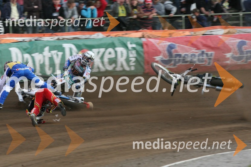 Padec Nickija Pedersena, Bjarneta Pedersena in Wieslawa JagusaSPEEDWAY GRAND PRIX, VN Švedske 2007, padec Nickija Pedersena, Bjarneta Pedersena in Wieslawa Jagusa
