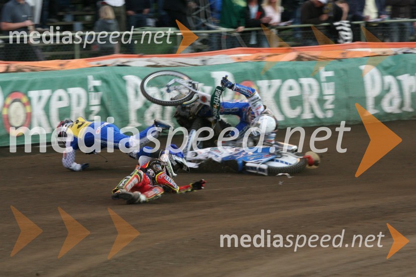 Padec Nickija Pedersena, Bjarneta Pedersena in Wieslawa JagusaSPEEDWAY GRAND PRIX, VN Švedske 2007, padec Nickija Pedersena, Bjarneta Pedersena in Wieslawa Jagusa