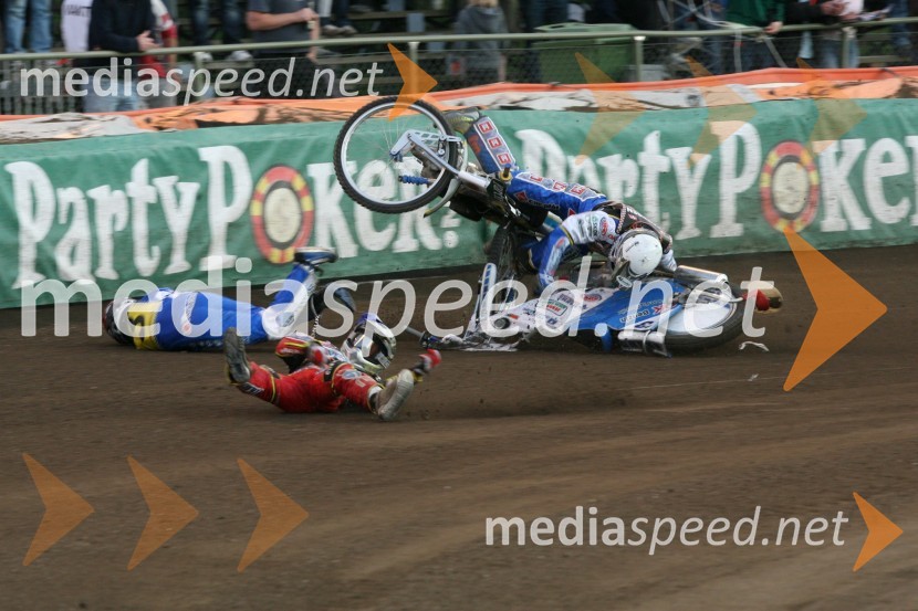 Padec Nickija Pedersena, Bjarneta Pedersena in Wieslawa JagusaSPEEDWAY GRAND PRIX, VN Švedske 2007, padec Nickija Pedersena, Bjarneta Pedersena in Wieslawa Jagusa
