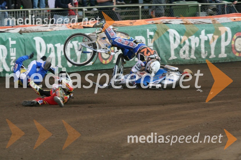 Padec Nickija Pedersena, Bjarneta Pedersena in Wieslawa JagusaSPEEDWAY GRAND PRIX, VN Švedske 2007, padec Nickija Pedersena, Bjarneta Pedersena in Wieslawa Jagusa