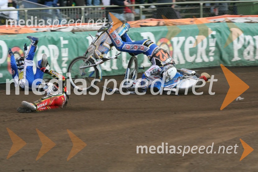 Padec Nickija Pedersena, Bjarneta Pedersena in Wieslawa JagusaSPEEDWAY GRAND PRIX, VN Švedske 2007, padec Nickija Pedersena, Bjarneta Pedersena in Wieslawa Jagusa