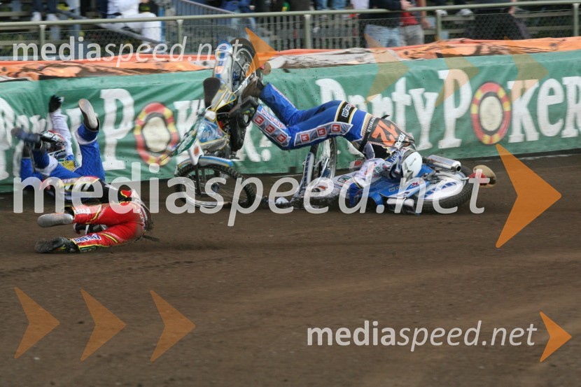 Padec Nickija Pedersena, Bjarneta Pedersena in Wieslawa JagusaSPEEDWAY GRAND PRIX, VN Švedske 2007, padec Nickija Pedersena, Bjarneta Pedersena in Wieslawa Jagusa