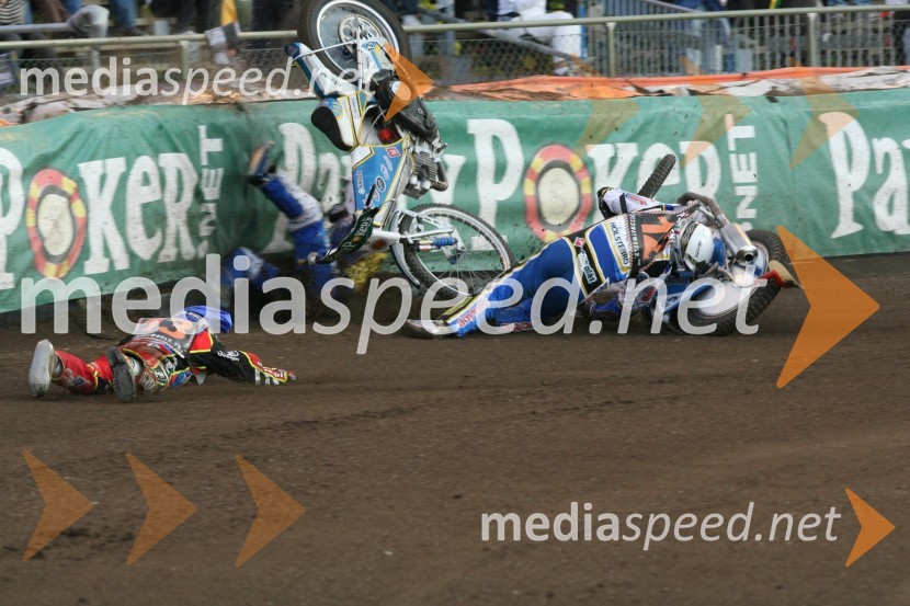 Padec Nickija Pedersena, Bjarneta Pedersena in Wieslawa JagusaSPEEDWAY GRAND PRIX, VN Švedske 2007, padec Nickija Pedersena, Bjarneta Pedersena in Wieslawa Jagusa