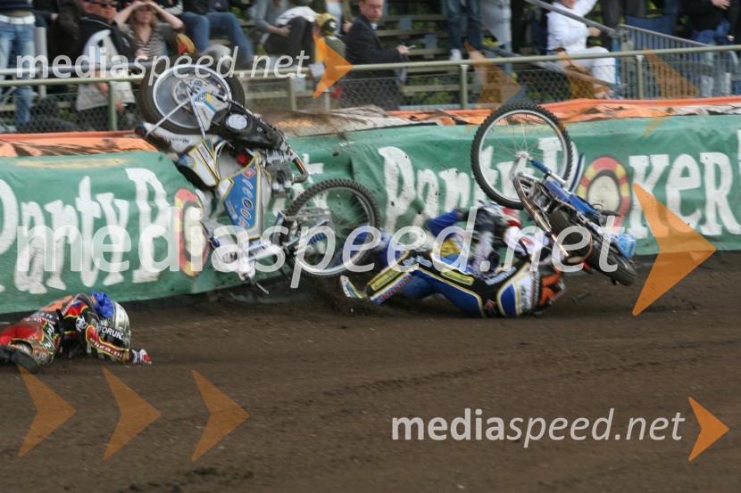 Padec Nickija Pedersena, Bjarneta Pedersena in Wieslawa JagusaSPEEDWAY GRAND PRIX, VN Švedske 2007, padec Nickija Pedersena, Bjarneta Pedersena in Wieslawa Jagusa