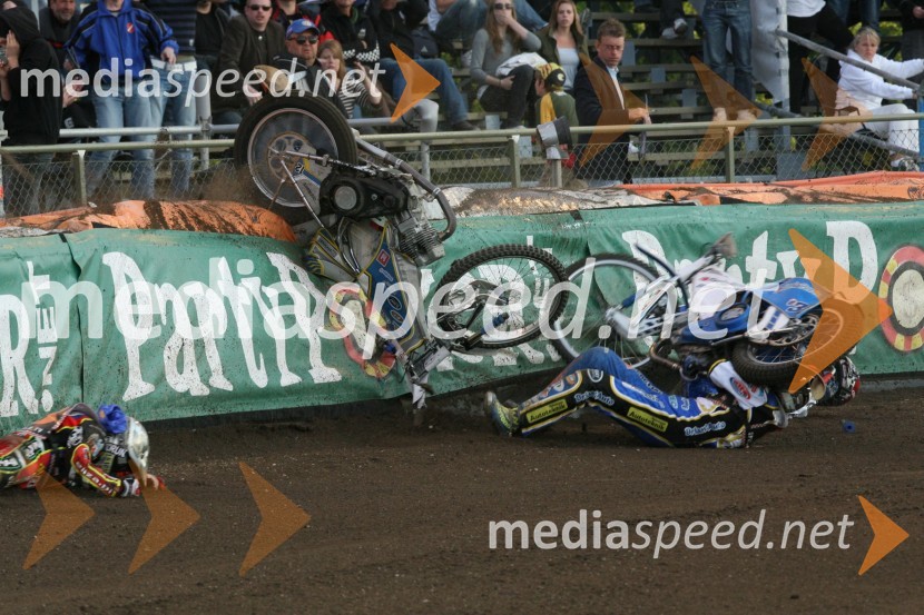 Padec Nickija Pedersena, Bjarneta Pedersena in Wieslawa JagusaSPEEDWAY GRAND PRIX, VN Švedske 2007, padec Nickija Pedersena, Bjarneta Pedersena in Wieslawa Jagusa
