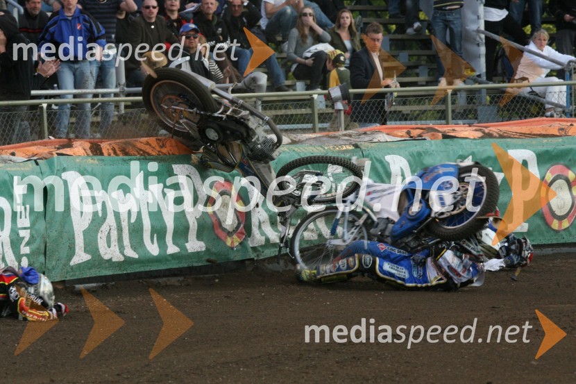 Padec Nickija Pedersena, Bjarneta Pedersena in Wieslawa JagusaSPEEDWAY GRAND PRIX, VN Švedske 2007, padec Nickija Pedersena, Bjarneta Pedersena in Wieslawa Jagusa