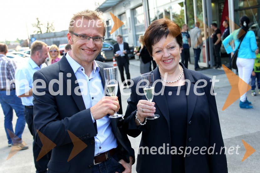  ... ;  Majda Ferk, direktorica, Avtohiša FerkAvtohiša Ferk, novi pooblaščeni prodajalec Mazde