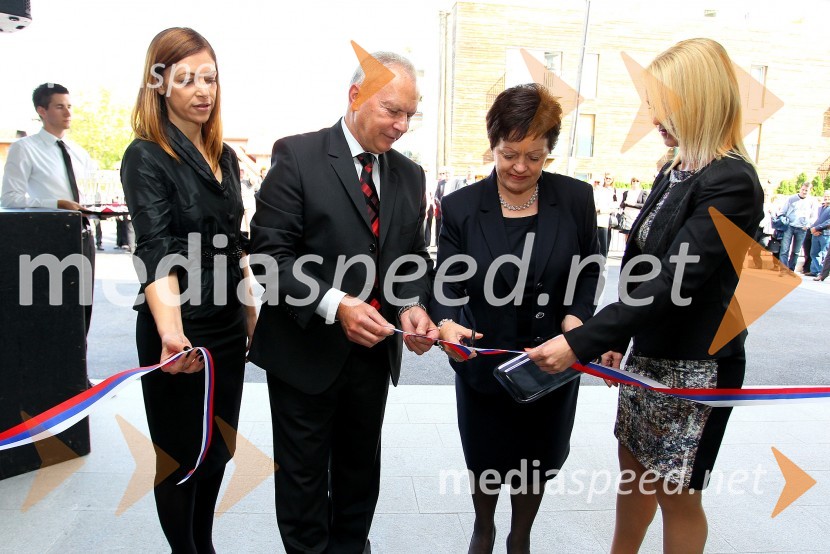  Andreja Šilec Ferk, marketing, Avtohiša Ferk;  ... ;  Majda Ferk, direktorica, Avtohiša Ferk;  ... Avtohiša Ferk, novi pooblaščeni prodajalec Mazde