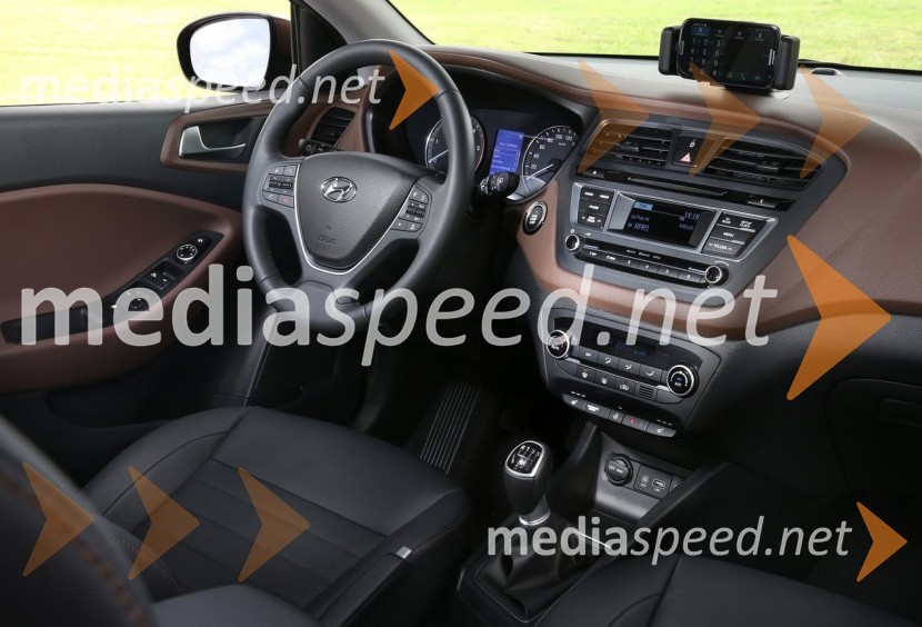 Hyundai i20, notranjostAvtomobilski salon Pariz 2014