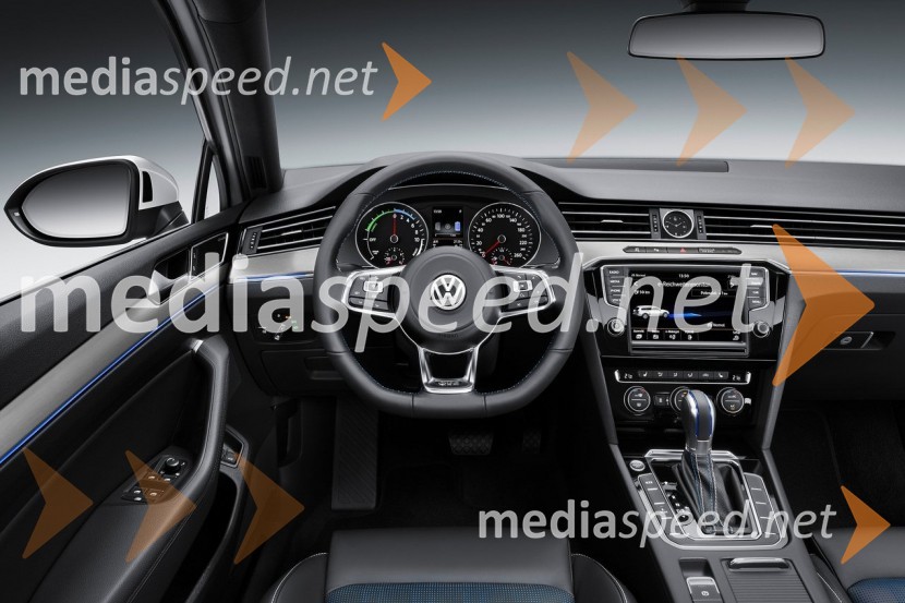 Volkswagen Passat, notranjostAvtomobilski salon Pariz 2014