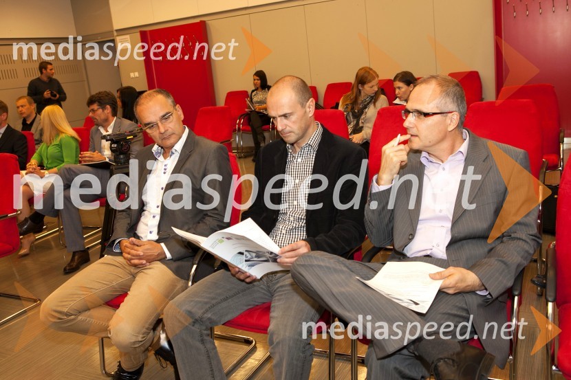 prof. dr. Marko Jaklič, Ekonomska fakulteta, Univerza v Ljubljani; prof. dr.  Tomaž  Kolar, Ekonomska fakulteta, Univerza v Ljubljani; prof. dr. Borut Rusjan, Ekonomska fakulteta, Univerza v LjubljaniPodpis sporazuma med Ekonomsko fakulteto Univerze v Ljubljani in Gospodarsko zbornico Slovenije